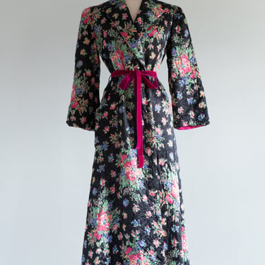 Luxurious 1940's Dark Floral Dressing Gown Robe With Shocking Pink Lining / Medium