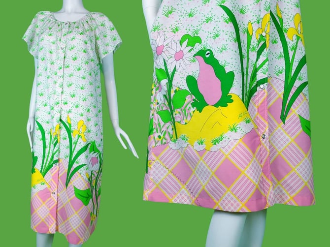 Vintage 70s house dress. Psychedelic frog flowers graphics dress artist smock nightgown loungewear hippie mod. Plus size L/Xl one size. 