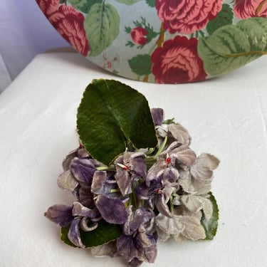 Vintage millinery flowers~ Floral adornment sewing hats hair decor antique silk flowers assorted styles 20’s 30’s 40’s 50’s lavender 
