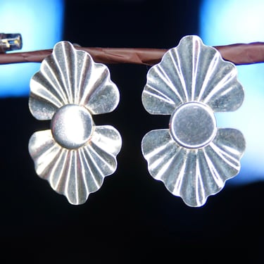 Vintage Italian Sterling Silver Scallop Floral Dangle Earrings, Articulated Silver Earrings, Wavy Silver Slice Link Earrings, 1 9/16&amp;quot; L 