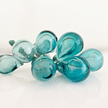 MCM blown glass grape cluster, teal blue bunch of grapes. Mid century modern tabletop decor, retro home decoration, fun vintage style 