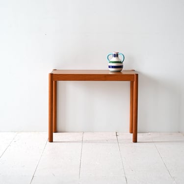 Scandinavian Teak Coffee Table – Timeless Minimalist Design 