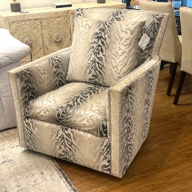 Huntington House Swivel Chair