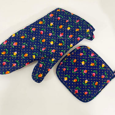 Vintage Floral Oven Mitts Pot Holder Set of Two Matching Navy Blue Farmhouse Mid-Century Retro Kitschy Kitsch Thanksgiving 1970s 