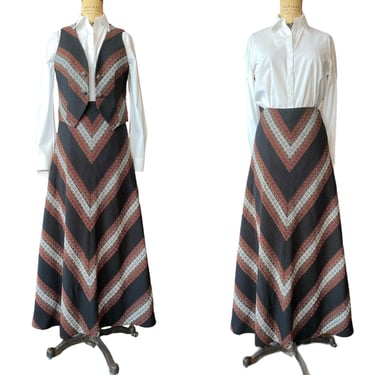 1970s chevron print maxi skirt and vest, vintage 70s 2 piece set, mod style, size small, black and orange stripes, 27 waist 