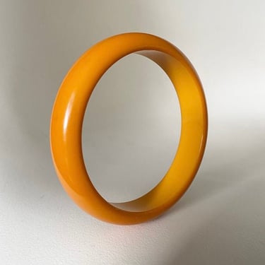 Art Deco 1930s  Vintage Buttery Yellow Phenolic Bakelite bracelet bangle by BakeliteBa