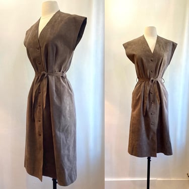 Vintage 70s Dress / Chic Boho ULTRASUEDE Shirt Dress / Minimalist Button Front + Tie + POCKETS / Brown / BLASSPORT by Bill Blass 