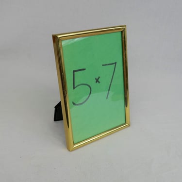 Vintage Picture Frame - Gold Tone Brass Metal w/ Glass - Tabletop or Wall - Holds 5" x 7" Photo - 5x7 Frame 