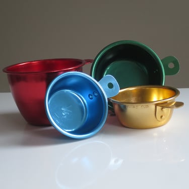 Mid-Century Aluminum Measuring Cup Set, Anodized Colored Metal, Retro Kitchen Gift 