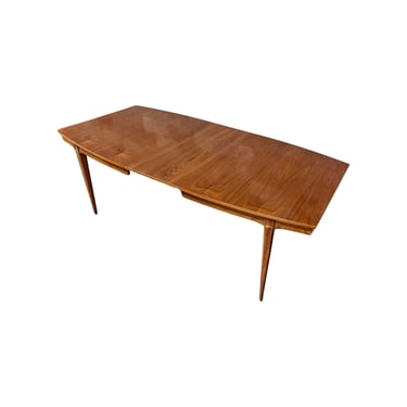 Young Manufacturing Vintage Mid Century Modern Walnut Dining Table c. 1960s 