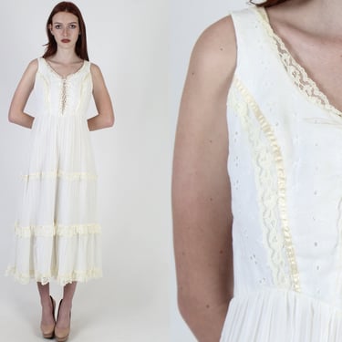 Off White Lace Up Corset Maxi Dress / Renaissance Faire Style Clothing / 70s Prairie Sheer Eyelet Solid Bridal Maxi Dress 
