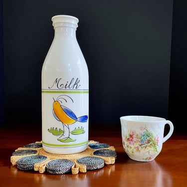 Vintage Egizia, White Milk Glass, Milk Bottle with Cap, made in Italy - Useful Vintage Storage, Retro Kitchen Decor, 5 cups or 40 ounces 