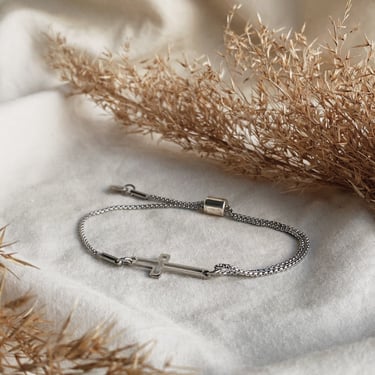 adjustable minimalist bracelet | stainless steel | infinity connector | handmade bracelet | stackable jewelry | friendship bracelet 