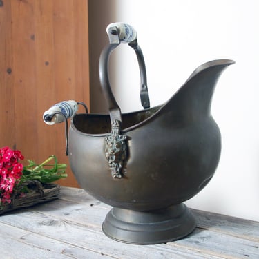 Vintage brass scuttle bucket / vintage coal bucket / fireplace scuttle / brass planter bucket / brass bucket with lion heads / rustic decor 