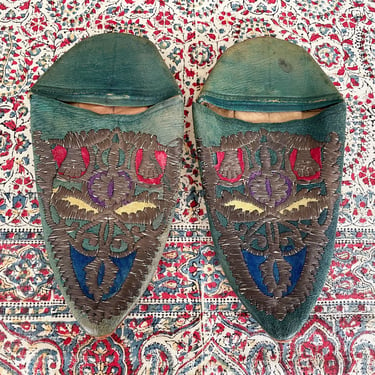 Antique vintage Moroccan or Turkish babouche slippers | genuine leather, sea green, embroidered with bronze threads, unisex 