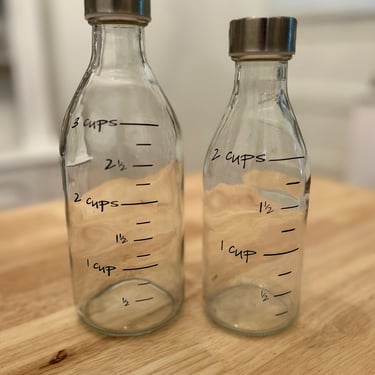 Measuring Cup Glass Bottles with Metal Caps 