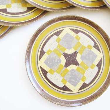 Vintage Melmac Plastic Plates set of 7 - Laguna Melmac Los Angeles Outdoor Picnic Plates - Yellow Brown Spanish Tile Geometric Plate 