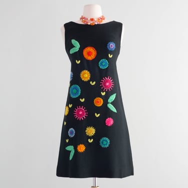 Adorable 1960's Embroidered Floral Shift Dress / Medium