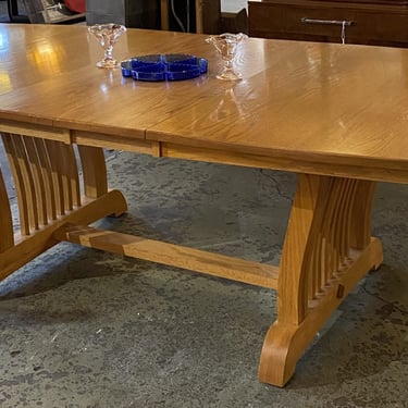 Light Wood Mission Style Dining Table w 2 Leaves