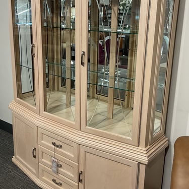 Pearl Thomasville China Cabinet