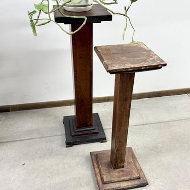 Antique Pedestal Plant Stand Oak Fluted Trunk Column 1930s Vintage Mission Style Arts + Crafts Sculptural Indoor Gardening Small Table Post 