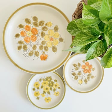 Set of Wild Flower Stoneware Plates