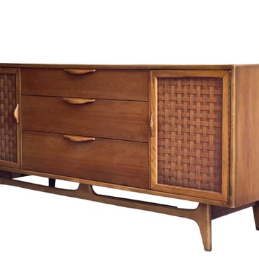 Free Shipping Within Continental US - Vintage Mid Century Modern  9 Drawer Dresser. Dovetail Drawers by Lane 
