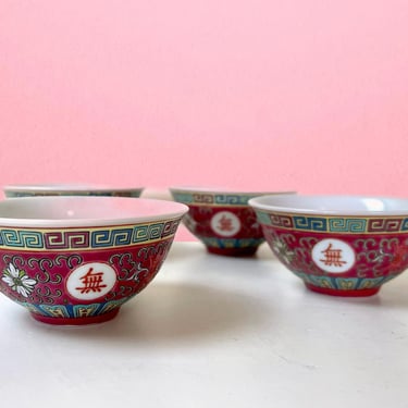 Vintage Red Mun Shou Famille Rose Longevity Jingdezhen Set of Three Rice Bowls 