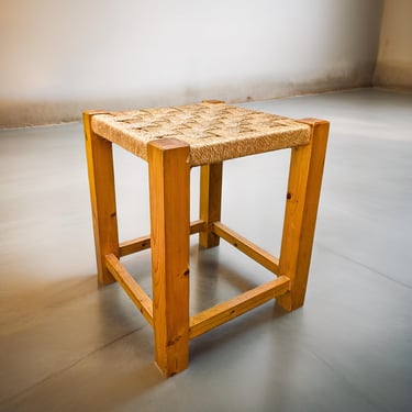 Vintage Wooden Stool / Plant Stand – Boho Mid Century Style with Woven Seagrass Seat – Natural Pine Wood, 1970s 