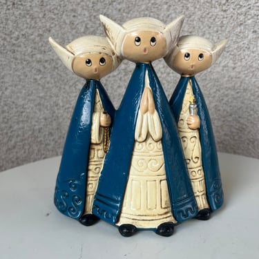 Vintage Christmas singing nuns with butterfly hats figurine Paper Mache Japan 6.5” 