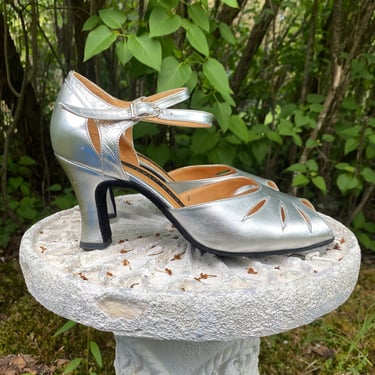 ARIKA NERGUIZ sz 9 silver 30s dance shoes / vintage 1930s style leather flapper tango high heels pumps 