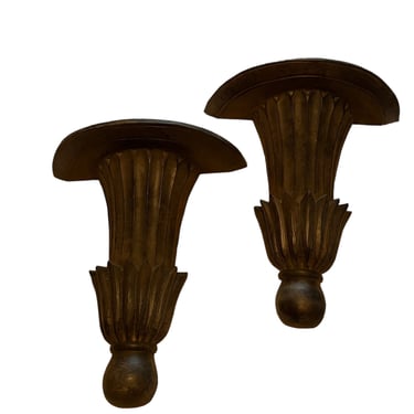 Pretty pair of wooden shelves / sconces- lovely carving! 
