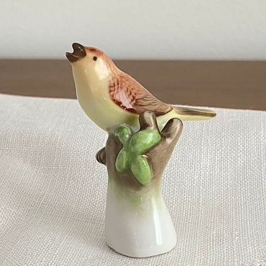 Miniature Herend bird figurine, Hand painted Hungarian porcelain small woodland bird for Cabinet display, Shadow box 