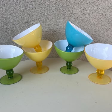 Vintage MCM plastic cups pedestal asymmetrical style set 6 size 3-4” x 4” 