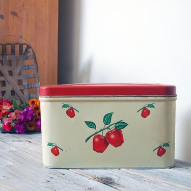 Vintage tin bread box with apples /  metal pantry box / tin kitchen storage container / retro kitchen decor / cottagecore / farmhouse decor 