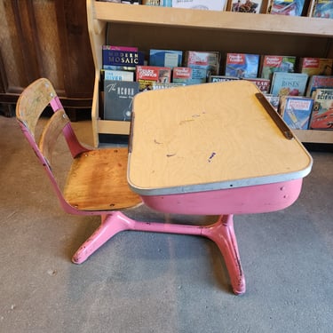 Vintage Pink Kids School Desk 23.875 x 23.75 x 31