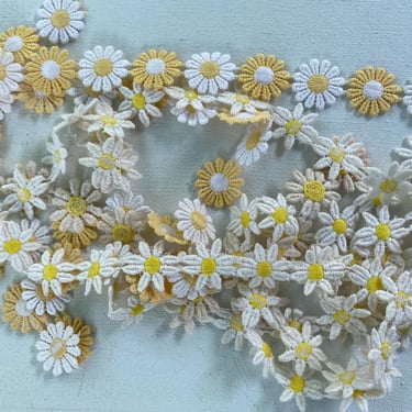 70's Vintage Daisy Sewing Trim, White And Yellow Daisies, Lot Of 4 Separate Pieces Varying Length, Read Please 