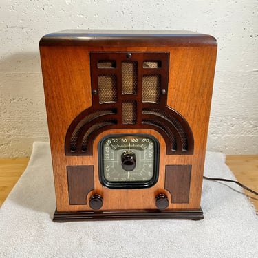 Restored 1935 Zenith Tombstone AM/Police Shortwave Radio 4T26 