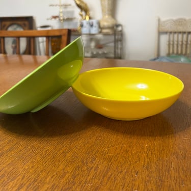 Vintage Cereal Bowls Plastic Green and Yellow 