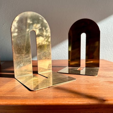 Vintage mod 1970s brass arch bookends / curved rainbow style metal book shelf decor / 2 pairs available 