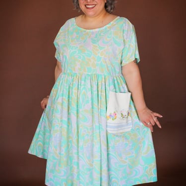Chubby Dust Bunny Plus Size Babydoll Dress. 3XL. Psychedelic Swirls & Embroidered Tea Towel. 