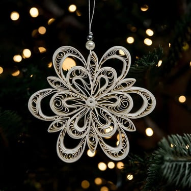 BWC Quilled Spica Star Paper Ornament