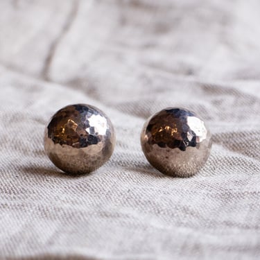 E124 hammered silver bauble studs