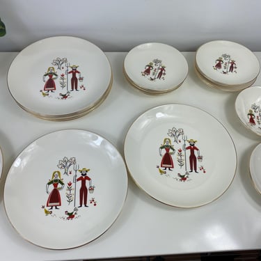 Vintage Homer Laughlin Rhythm, Farmer & Wife Center Only, Gold Rim Plate Set, FP22 by Homer Laughlin, Discontinued, Produced Circa 1949-1966 