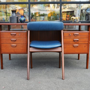 Teak Executive Floating Top Desk by Kai Kristiansen Back Display ShelfTeak Executive Floating Top Desk by Kai Kristiansen Back Display Shelf