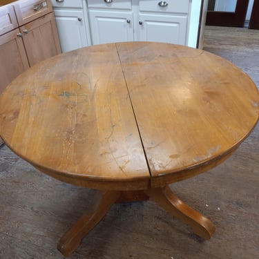 Round Kitchen Table, 43.5 x 43.5 x 29.5