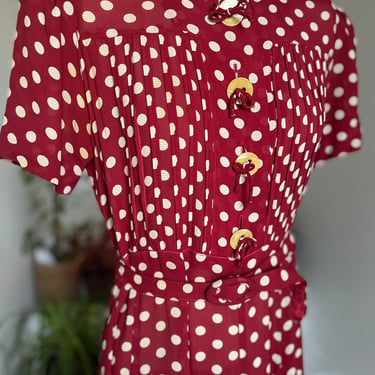 Sweet and Super Cute Dotted 1940s Dress with Fab Details Unique Buttons Vintage 40 Bust 