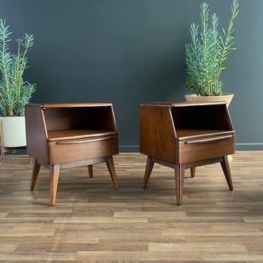 Pair of Mid-Century Modern Night Stands by Heywood Wakefield, c.1950’s 