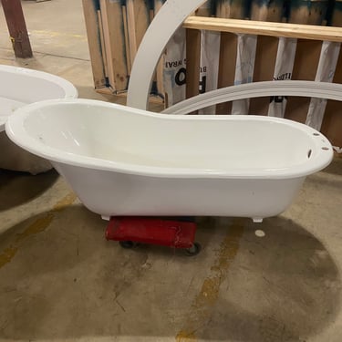 Freestanding Cast Iron Slipper Bathtub 67.5"