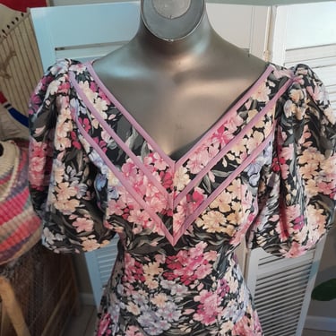 Vintage 80s Leslie Lucks Floral Cotton Dress 1980s / Drop Waist / V Neck / Great Sleeves / USA Made / sz M 